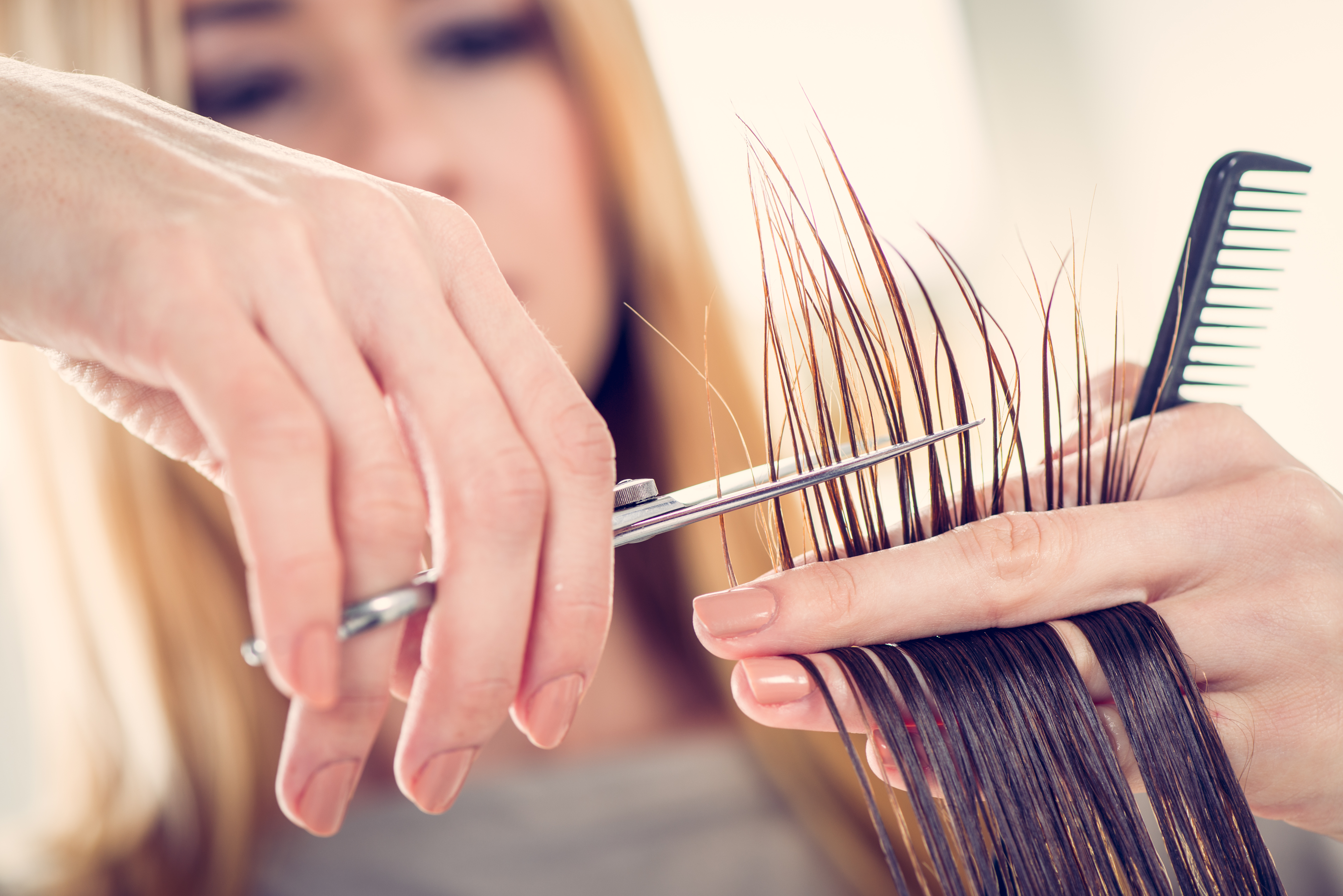 Online-Buchung für einen Haarschnitt in einem Coiffeursalon Online-Buchung für einen Haarschnitt in einem Coiffeursalon