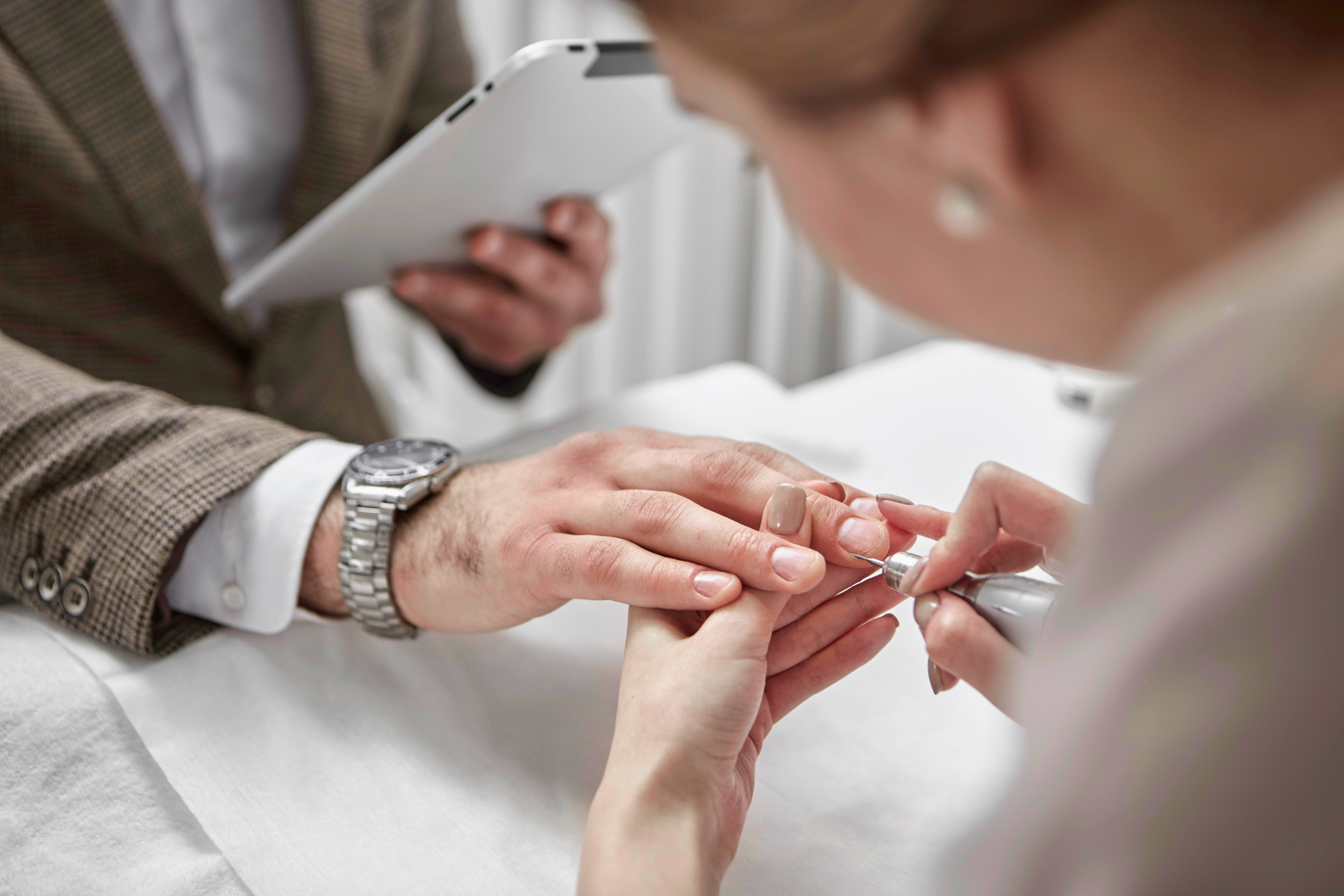 Terminbuchung für eine Maniküre für Männer