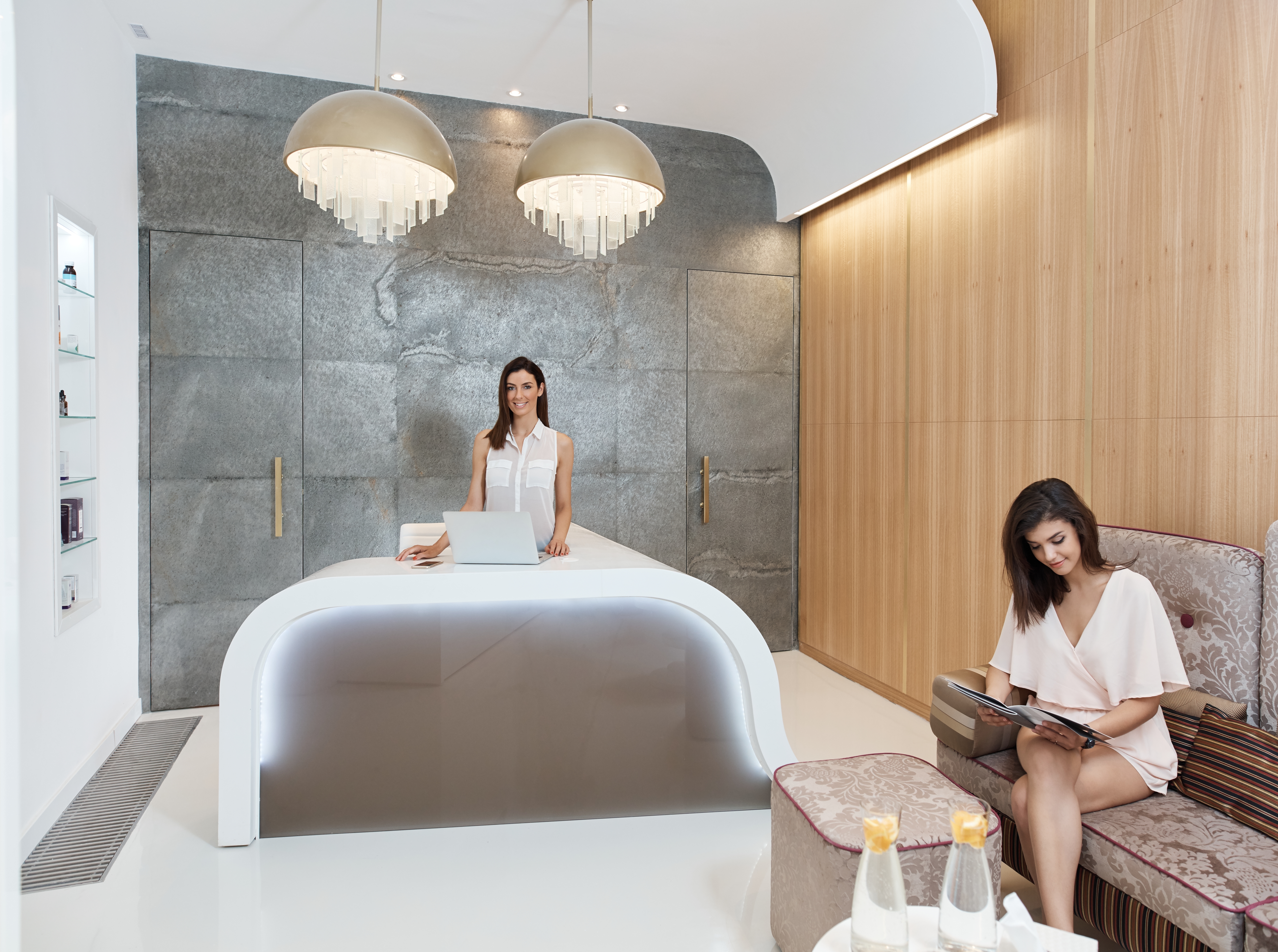 Administrator und Rezeption in einem Schönheitssalon